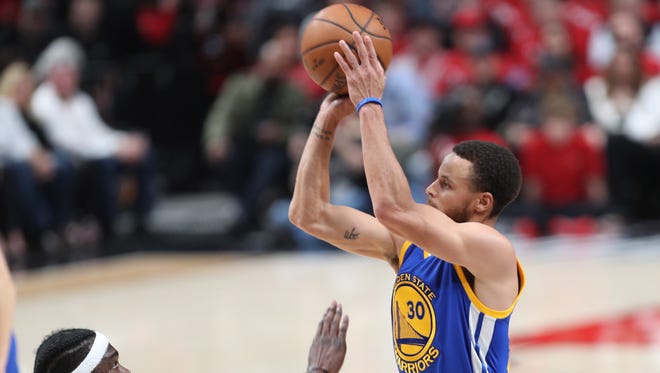 Golden State Warriors guard Stephen Curry  shoots the ball over Portland Trail Blazers forward Noah Vonleh (21) in Game 4 of the first round of the 2017 NBA Playoffs at Moda Center.