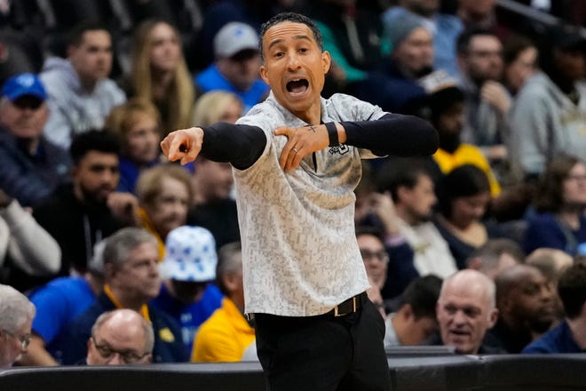 Marquette head coach Shaka Smart calls out to his players during the first half of an NCAA college basketball game against Seton Hall Saturday, Jan. 6, 2024, in Newark, N.J. (AP Photo/Frank Franklin II)