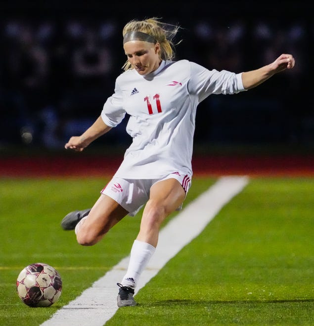 Arrowhead's Brylie Walos (11) takes a free kick during the match at Pewaukee, Friday, April 12, 2024.